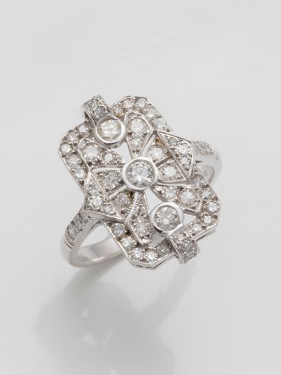 null Rectangular openwork ring in white gold paved with small diamonds. 

Style 1900.

Gross...