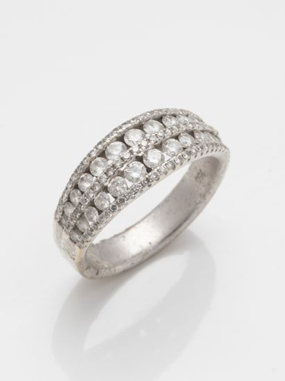 null Half wedding ring with double row of brilliant-cut diamonds in white gold. 

Gross...