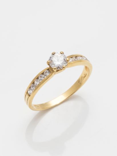 null Solitaire ring in 18k yellow gold set with a brilliant-cut diamond of 0.45cts,...