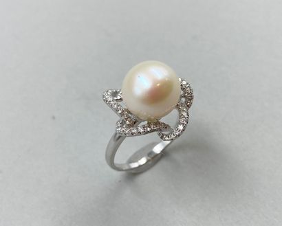 null Flower ring in 18k white gold, centered on a 10mm cultured pearl, the petals...