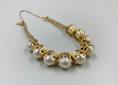 null Yellow gold bracelet 18k decorated with pearls. 

Gross weight : 21,10gr