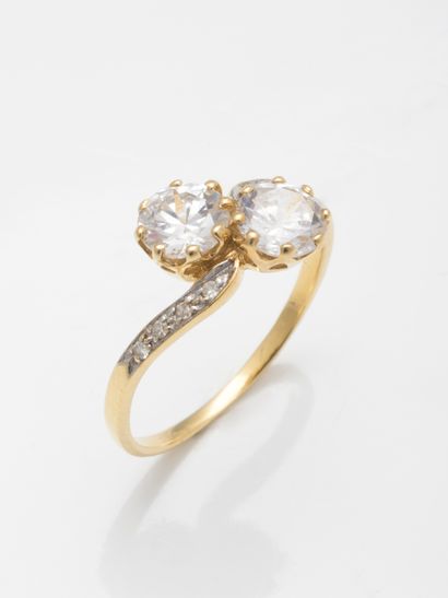 null 
Ring and You Me in 18k yellow gold decorated with fancy diamonds. The setting...