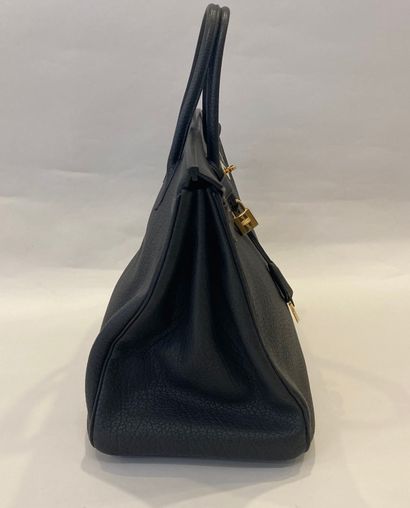 null HERMES Paris 

Birkin bag in matt black grained leather, 40cm. 

Gold-plated...