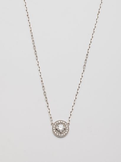 null BOUCHERON AVA model

18k white gold necklace holding a round openwork diamond-set...