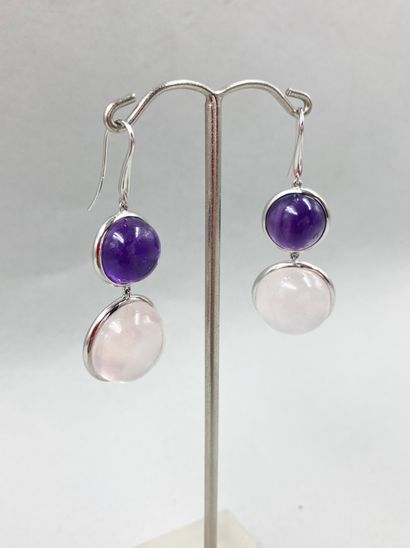null Pair of 18k white gold earrings, each holding an amethyst cabochon and a rose...