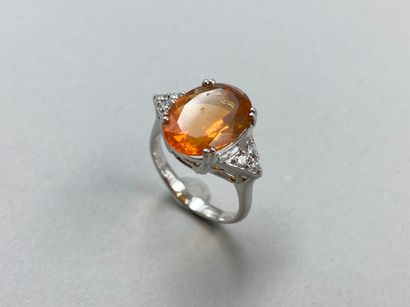 null Ring in 18k white gold with a fire opal of 3.50cts and diamonds.

Gross weight:...