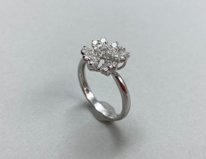 null Flower ring in 18k white gold and diamonds, the petals in the shape of hearts.

Gross...