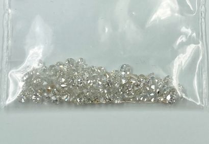 null Lot of old cut diamonds on paper comprising 93 stones for a total of 4.10 cts...