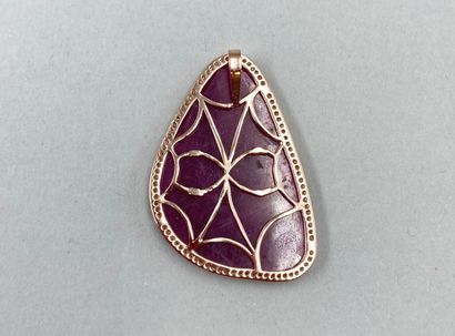 null 18k rose gold pendant holding a large faceted ruby of 27ct surrounded by a fine...
