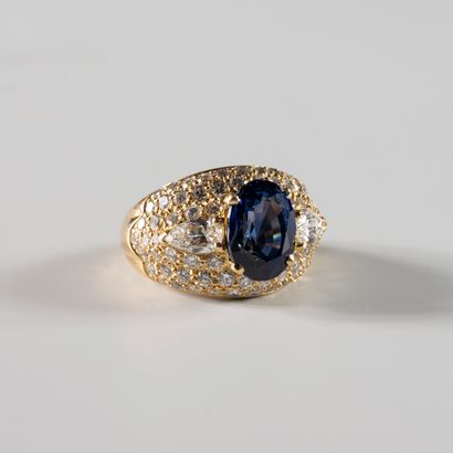 null Dome ring in 18k yellow gold surmounted by a sapphire of about 3.50cts flanked...