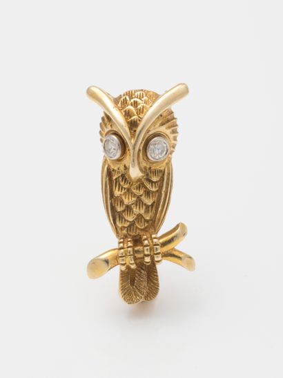 null 
Owl naturalist brooch in 14k yellow gold and the eyes set with diamonds. 




Gross...