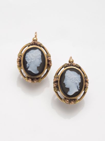 null Ravissante paire de pendants d'oreilles ornés de deux portraits de femmes à...