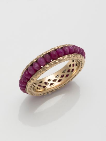null Ring in 9K yellow gold formed by a full circle of calibrated rubies. Inscription...