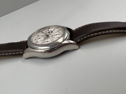 null FREDERIQUE CONSTANT "Healey Challenge

Steel chronometer watch, round case,...
