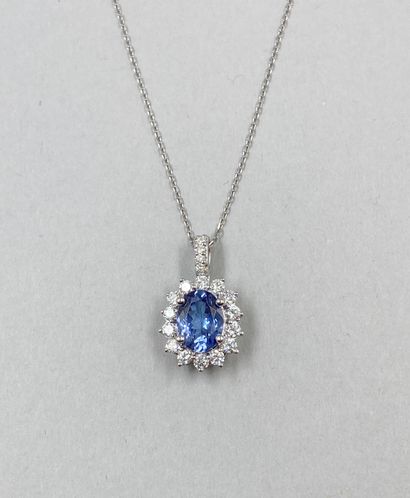 null Pendentif ovale en or blanc 18k serti d'une tanzanite taille ovale de 1,30 ct...