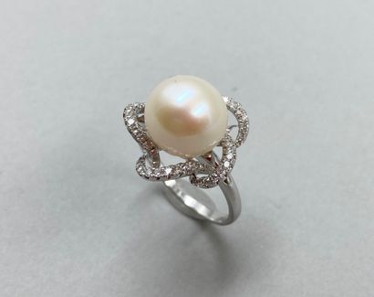 null Flower ring in 18k white gold, centered on a 10mm cultured pearl, the petals...