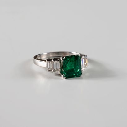 null 
18k white gold ring set with a 1.82cts natural emerald from Colombia, intense...