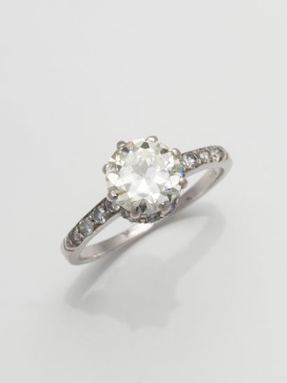 null Solitaire ring in 18k white gold with a 1.26ct round diamond (L-SI2) set with...