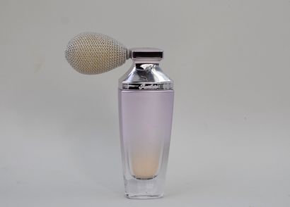 null GUERLAIN « Midnight Butterfly »

Flacon à système de pompe, poudre pour le visage...