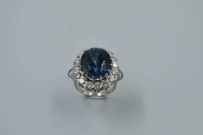 null 18k white gold ring set with a large oval sapphire of 17cts in a setting of...