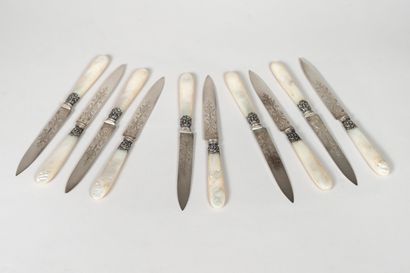 Ten knives with mother-of-pearl handles,...