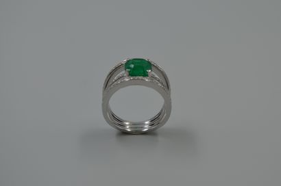 null Ring in 18k white gold with three lines of diamonds setting a square emerald...