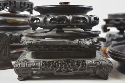 null CHINA, 20th century

Lot of 23 carved wood bases. 

(Accidents and missing ...