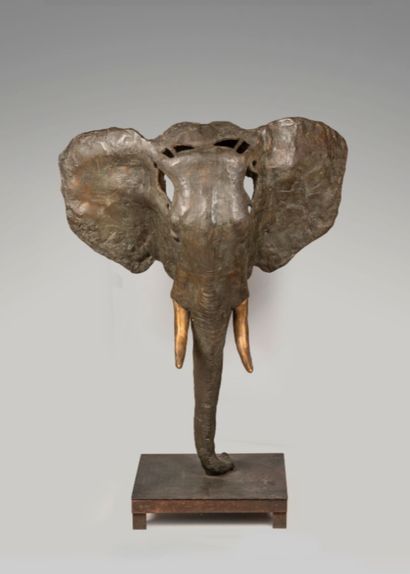 null Paul CHESNEAU (1967), attributed to.

Important elephant head in bronze with...