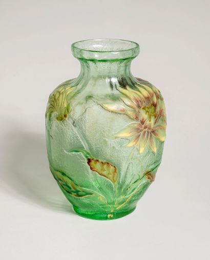 null Émile GALLÉ (1846-1904)

Vase ovoïde à col resseré en verre givré ouralin à...