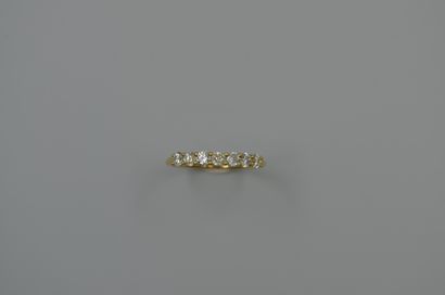 null Half wedding ring in 18k yellow gold set with seven brilliant-cut diamonds for...