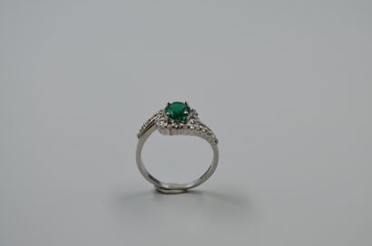 null 18k white gold ring set with a natural oval Zambian emerald of 1.50cts in a...