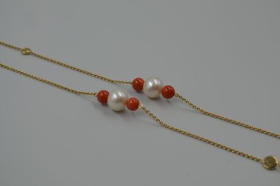 null 18k yellow gold long necklace decorated with round cultured pearls and coral...