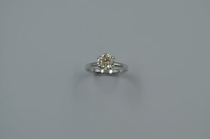 null Solitaire en or blanc 18k orné d'un diamant de 1,50cts environ. 

Poids brut...