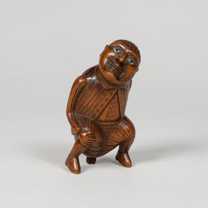 null Boxwood snuffbox representing a man squatting in the saddle. The eyes in glass....