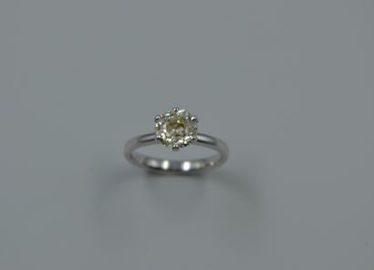 null Solitaire en or blanc 18k orné d'un diamant de 1,50cts environ. 

Poids brut...