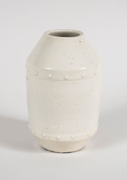 CHINE, XIXè siècle

Vase à panse cylindrique...