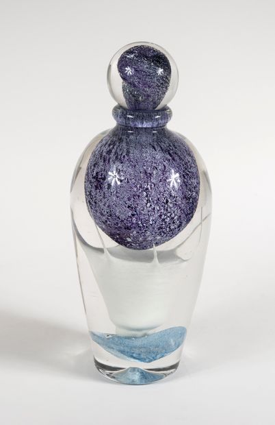 null Jean-Claude NOVARO (1943-2014) 

Vase in multi-layered sulphur glass with violet...