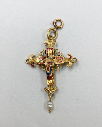 null 
Rare croix pendentif reliquaire fleurdélisée en or jaune 18k ciselé émaillé....