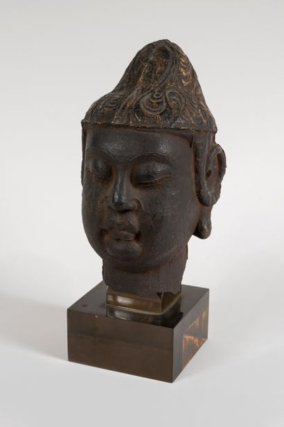 CHINE, XIIè, XIIIè siècle.

Tête de Bouddha...