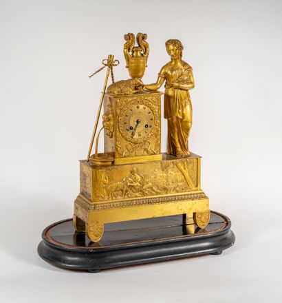 null Beautiful clock in chased and gilded bronze. Dial inscribed in a terminal from...