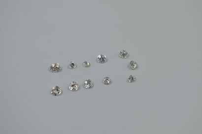 null Lot de diamants sur papier taille ancienne. 11 pièces pour 4,50cts environ.