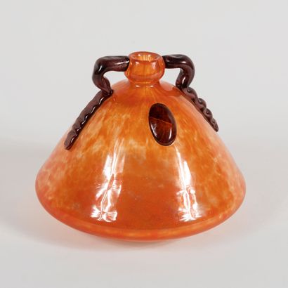 null Charles SCHNEIDER (1881-1953) dit CHARDER

Vase conique à col resserré en verre...