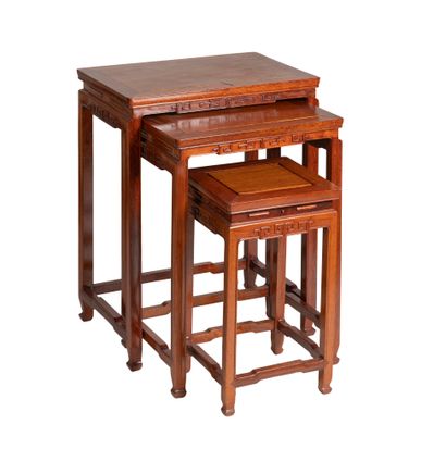 null CHINA, 20th century

Five tables, two of them nesting and three others nesting....