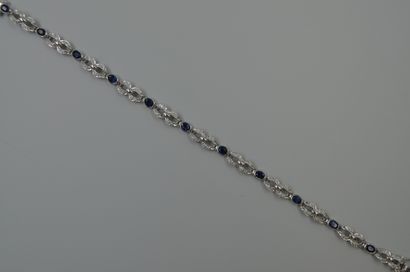 null 18k white gold bracelet decorated with knots of diamonds alternated with oval...