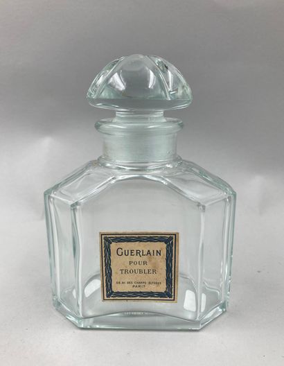 null GUERLAIN « Pour troubler »

Flacon en verre 250ml, panse rectangulaire à pans...