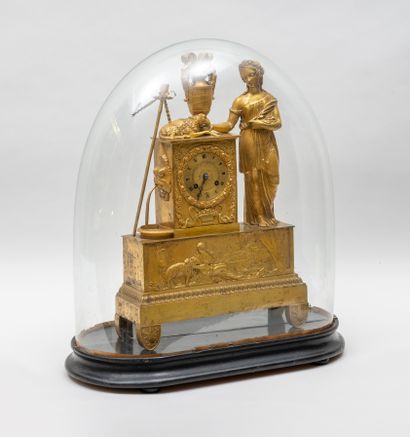 null Beautiful clock in chased and gilded bronze. Dial inscribed in a terminal from...