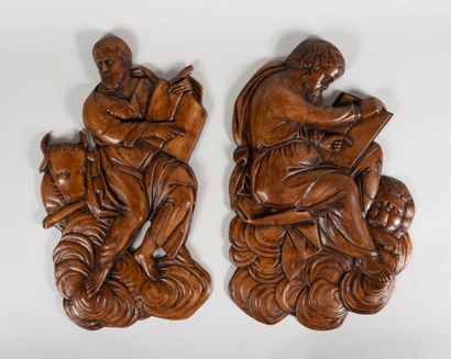 null GERMANY, 17th century

Pair of sconces in walnut representing the Evangelists...