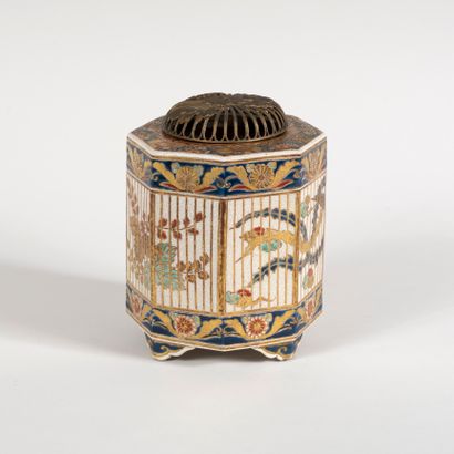 JAPON, début XXè siècle

Brûle-parfum octogonal...