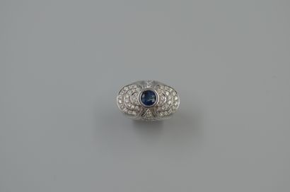 null Important 18k white gold sapphire ring set with a round sapphire of 1.30cts...