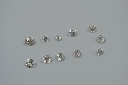 Lot of diamonds on paper old size. 11 pieces...